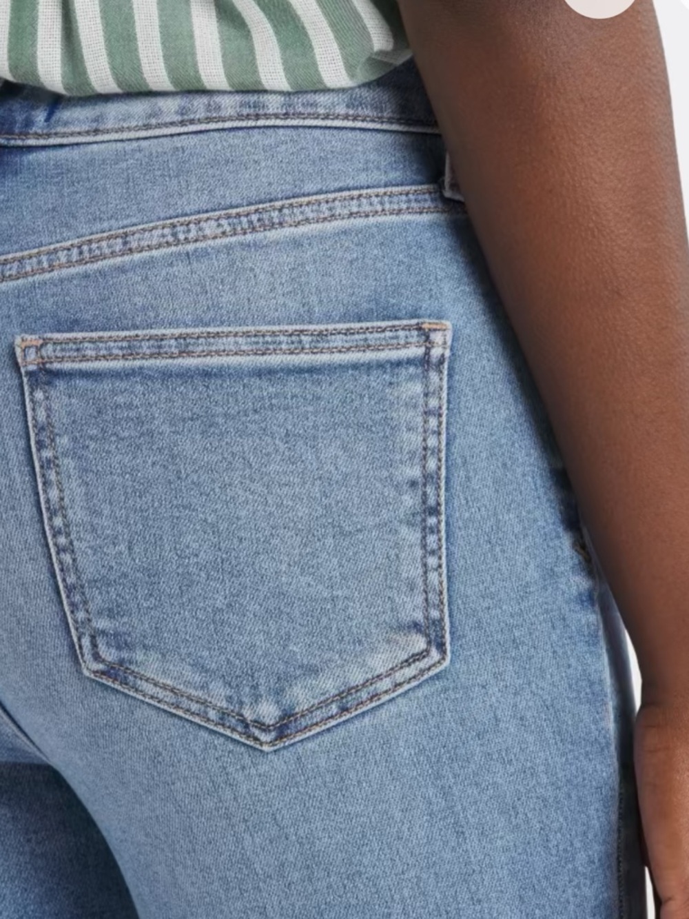 Studio Blue Emery High Rise Cropped
Bootcut Jean size 12 26” inseam - Picture 4 of 12